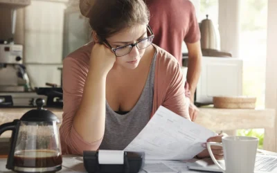 ¿Cómo gestionar y priorizar el pago de tus deudas para evitar intereses elevados y morosidad?